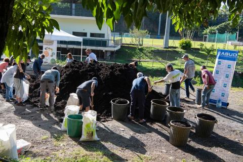 Distribution gratuite de 10 tonnes de compost à l'Entre-Deux