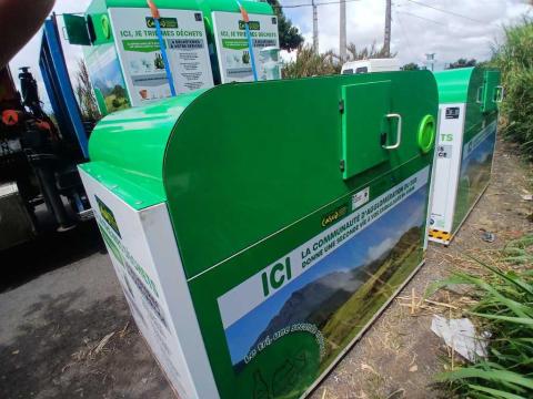 Installation de nouvelles bornes pour le verre, papiers et cartons.